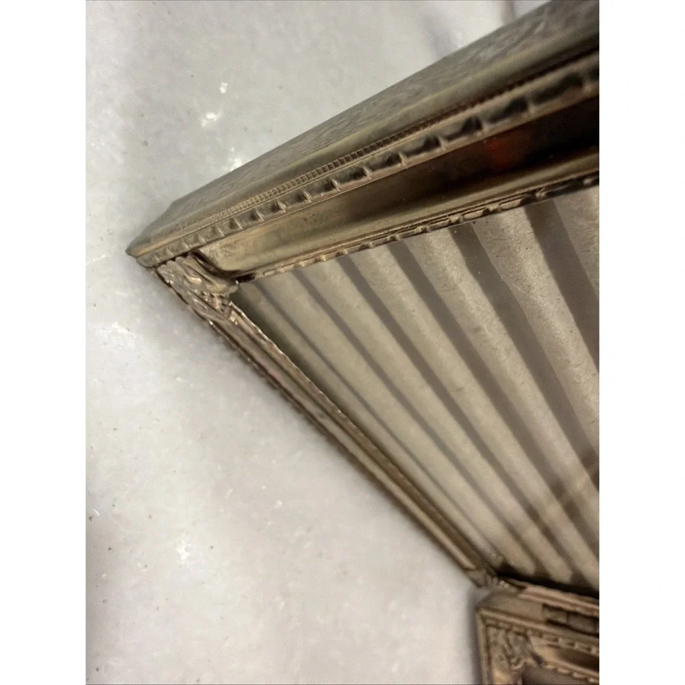 Vintage Gold Tone Tri-Folding Picture Frame 3 Picture Photo Frame 5x7 A001